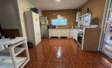 CASA 2 DORMITORIOS EN VENTA A METROS DE BLAS PARERA