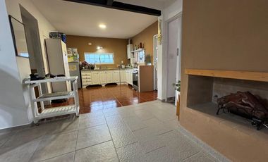CASA 2 DORMITORIOS EN VENTA A METROS DE BLAS PARERA