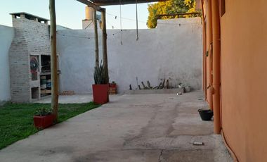 CASA 2 DORMITORIOS EN VENTA A METROS DE BLAS PARERA