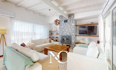Casa en venta en Costa Esmeralda, fondo a la cancha de polo