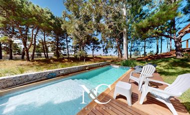 Casa en venta en Costa Esmeralda, fondo a la cancha de polo