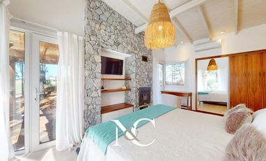 Casa en venta en Costa Esmeralda, fondo a la cancha de polo