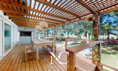 Casa en venta en Costa Esmeralda, fondo a la cancha de polo