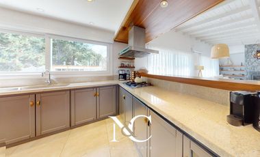 Casa en venta en Costa Esmeralda, fondo a la cancha de polo