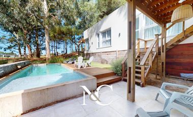Casa en venta en Costa Esmeralda, fondo a la cancha de polo