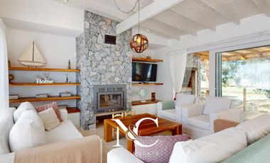 Casa en venta en Costa Esmeralda, fondo a la cancha de polo