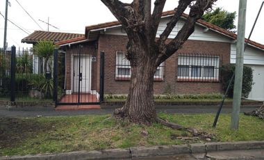 Venta Casa 3 Amb.  en Barrio Pileta  R. Mejía  Excelente EstadoC/Fdo. Libre