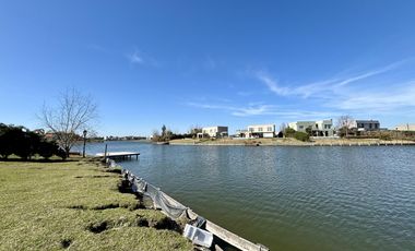 VENTA CASA 5 AMBIENTES SAN SEBASTIAN EN 2 PLANTAS A LA LAGUNA
