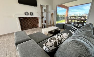 VENTA CASA 5 AMBIENTES SAN SEBASTIAN EN 2 PLANTAS A LA LAGUNA