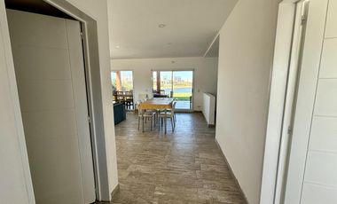 VENTA CASA 5 AMBIENTES SAN SEBASTIAN EN 2 PLANTAS A LA LAGUNA