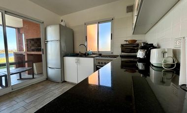 VENTA CASA 5 AMBIENTES SAN SEBASTIAN EN 2 PLANTAS A LA LAGUNA