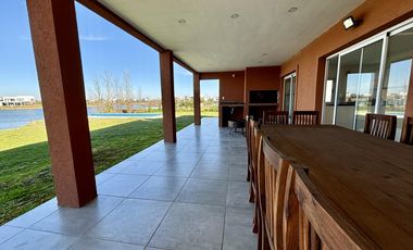 VENTA CASA 5 AMBIENTES SAN SEBASTIAN EN 2 PLANTAS A LA LAGUNA