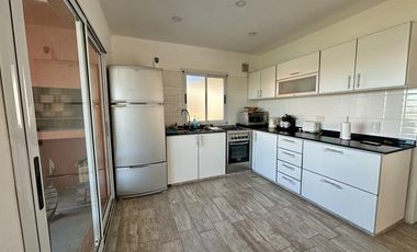 VENTA CASA 5 AMBIENTES SAN SEBASTIAN EN 2 PLANTAS A LA LAGUNA