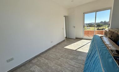 VENTA CASA 5 AMBIENTES SAN SEBASTIAN EN 2 PLANTAS A LA LAGUNA