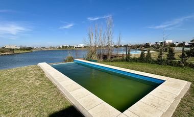 VENTA CASA 5 AMBIENTES SAN SEBASTIAN EN 2 PLANTAS A LA LAGUNA