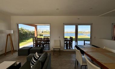 VENTA CASA 5 AMBIENTES SAN SEBASTIAN EN 2 PLANTAS A LA LAGUNA