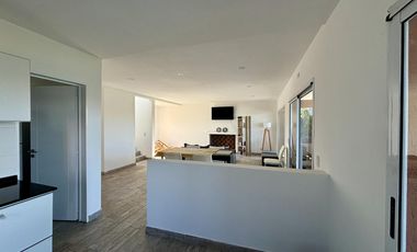 VENTA CASA 5 AMBIENTES SAN SEBASTIAN EN 2 PLANTAS A LA LAGUNA
