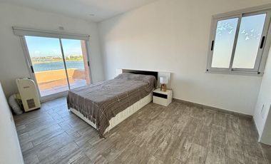 VENTA CASA 5 AMBIENTES SAN SEBASTIAN EN 2 PLANTAS A LA LAGUNA