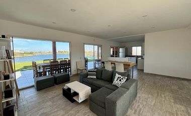 VENTA CASA 5 AMBIENTES SAN SEBASTIAN EN 2 PLANTAS A LA LAGUNA
