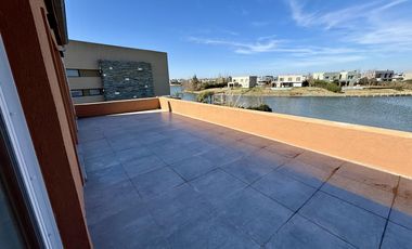 VENTA CASA 5 AMBIENTES SAN SEBASTIAN EN 2 PLANTAS A LA LAGUNA