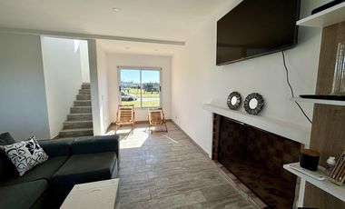 VENTA CASA 5 AMBIENTES SAN SEBASTIAN EN 2 PLANTAS A LA LAGUNA