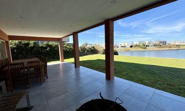VENTA CASA 5 AMBIENTES SAN SEBASTIAN EN 2 PLANTAS A LA LAGUNA