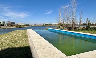 VENTA CASA 5 AMBIENTES SAN SEBASTIAN EN 2 PLANTAS A LA LAGUNA