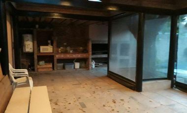 Casa en venta - 2 Dormitorios 2 Baños - Cochera - 381Mts2 - Temperley