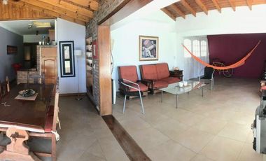 Casa en venta - 2 Dormitorios 2 Baños - Cochera - 381Mts2 - Temperley