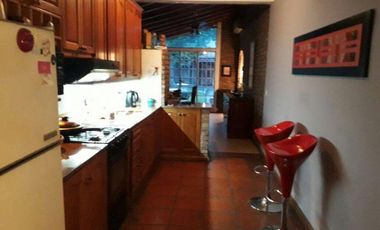 Casa en venta - 2 Dormitorios 2 Baños - Cochera - 381Mts2 - Temperley