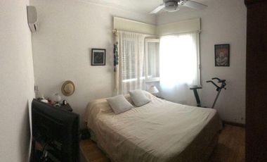 Casa en venta - 2 Dormitorios 2 Baños - Cochera - 381Mts2 - Temperley