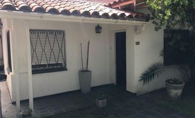 Casa en venta - 2 Dormitorios 2 Baños - Cochera - 381Mts2 - Temperley