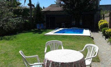 Casa en venta - 2 Dormitorios 2 Baños - Cochera - 381Mts2 - Temperley