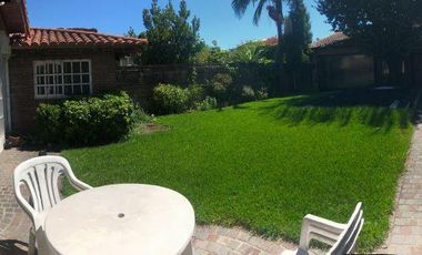 Casa en venta - 2 Dormitorios 2 Baños - Cochera - 381Mts2 - Temperley