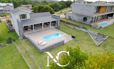 Casa en venta en Costa Esmeralda con Fondo a la Cancha Golf