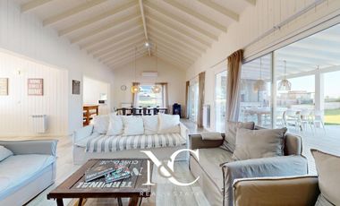 Casa en venta en Costa Esmeralda con Fondo a la Cancha Golf