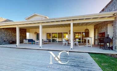 Casa en venta en Costa Esmeralda con Fondo a la Cancha Golf