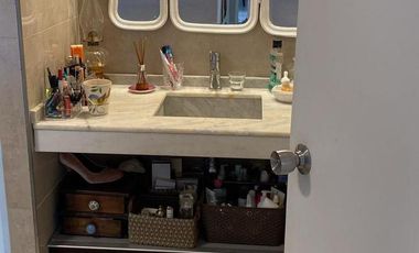EN VENTA EXCELENTE  PISO, PRIMERA LINEA SOBRE  MITRE