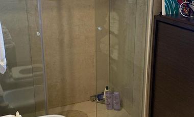 EN VENTA EXCELENTE  PISO, PRIMERA LINEA SOBRE  MITRE