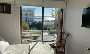 EN VENTA EXCELENTE  PISO, PRIMERA LINEA SOBRE  MITRE