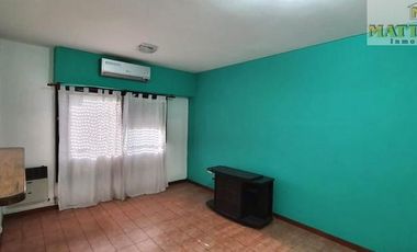 PH 3 ambientes al frente con Patio -posible entrada de auto- en Villa Lynch