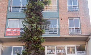 Oficina con cochera en el centro de Moron