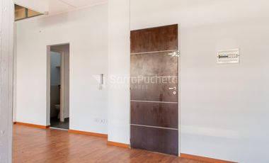 Oficina con cochera en el centro de Moron