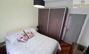 PH 4 ambientes en primer piso con 2 locales sobre esquina en Villa Ballester