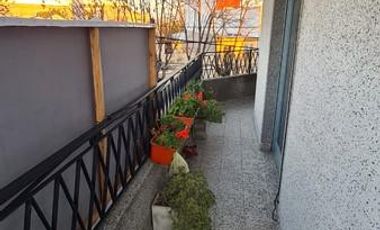 PH 4 ambientes en primer piso con 2 locales sobre esquina en Villa Ballester