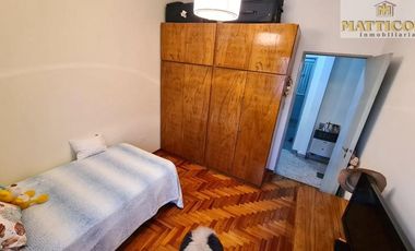 PH 4 ambientes en primer piso con 2 locales sobre esquina en Villa Ballester
