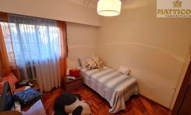 PH 4 ambientes en primer piso con 2 locales sobre esquina en Villa Ballester