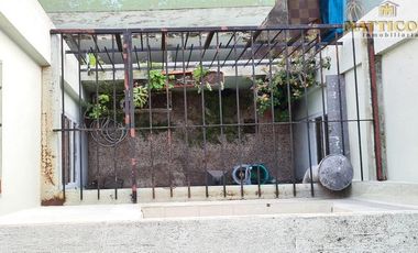 PH 4 ambientes en primer piso con 2 locales sobre esquina en Villa Ballester