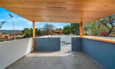 Venta de Casa en Privada en el Centro de San Miguel – Ameublada y Rooftop