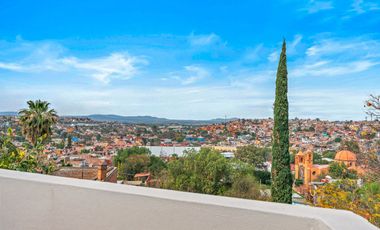 Venta de Casa en Privada en el Centro de San Miguel – Ameublada y Rooftop